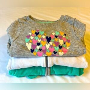 Girls bundel of 3 hoodies/sweater 
Size 12 months 
Green/White/Grey
